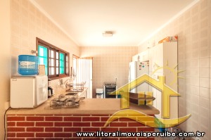 Casa - Térrea com 3 dormitórios (sendo 1 suite(s)) a 300,00 metros praia.