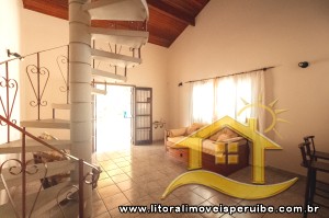 Casa - Térrea com 3 dormitórios (sendo 1 suite(s)) a 300,00 metros praia.