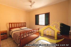 Casa - Térrea com 3 dormitórios (sendo 1 suite(s)) a 300,00 metros praia.