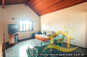 Casa - Térrea com 3 dormitórios (sendo 1 suite(s)) a 300,00 metros praia.
