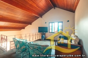 Casa - Térrea com 3 dormitórios (sendo 1 suite(s)) a 300,00 metros praia.