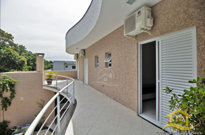 Casa para venda no bairro 50, em Peruíbe / SP.