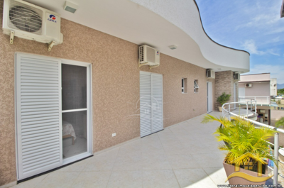 Casa para venda no bairro 50, em Peruíbe / SP.