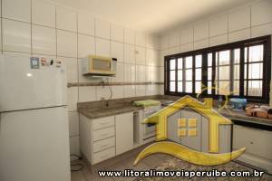 Casa - Térrea com piscina com 5 dormitórios (sendo 3 suite(s)) a 300,00 metros praia.