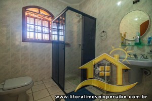 Casa - Sobrado com 4 dormitórios (sendo 2 suite(s)) a 250,00 metros praia.