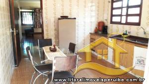 Casa - Térrea com 2 quartos (sendo 1 suite(s)) a 600,00 metros praia.