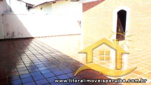 Casa - Térrea com 2 quartos (sendo 1 suite(s)) a 600,00 metros praia.