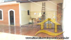 Casa - Térrea com 2 quartos (sendo 1 suite(s)) a 600,00 metros praia.