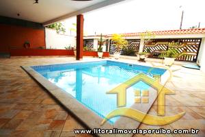 Casa - Sobrado com 4 quartos (sendo 1 suite(s)) a 0,00 metros praia.