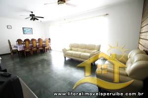 Casa - Sobrado com 4 quartos (sendo 1 suite(s)) a 0,00 metros praia.