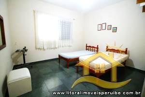 Casa - Sobrado com 4 quartos (sendo 1 suite(s)) a 0,00 metros praia.