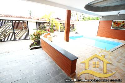 Casa - Sobrado com 4 quartos (sendo 1 suite(s)) a 0,00 metros praia.