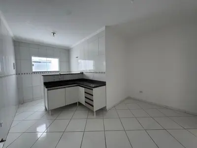 Apartamento - Sobreloja com 2 quartos (sendo 1 suite(s)) a 200,00 metros praia.