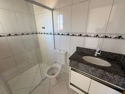 Apartamento - Sobreloja com 2 quartos (sendo 1 suite(s)) a 200,00 metros praia.