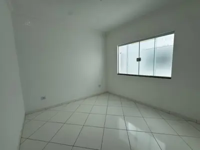 Apartamento - Sobreloja com 2 quartos (sendo 1 suite(s)) a 200,00 metros praia.