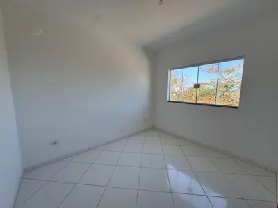 Apartamento - Sobreloja com 2 quartos (sendo 1 suite(s)) a 200,00 metros praia.