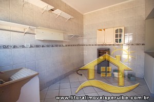 Casa - Sobrado com 4 quartos (sendo 1 suite(s)) a 1700,00 metros praia.