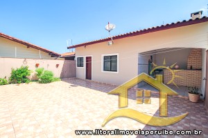 Casa - Sobrado com 4 quartos (sendo 1 suite(s)) a 1700,00 metros praia.