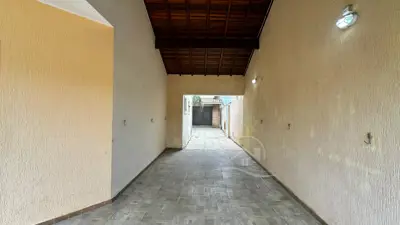 Casa - Sobrado com 3 quartos (sendo 1 suite(s)) a 0,00 metros praia.
