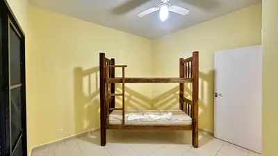 Casa - Sobrado com 3 quartos (sendo 1 suite(s)) a 0,00 metros praia.