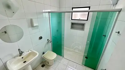 Casa - Sobrado com 3 quartos (sendo 1 suite(s)) a 0,00 metros praia.