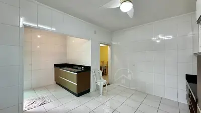 Casa - Sobrado com 3 quartos (sendo 1 suite(s)) a 0,00 metros praia.