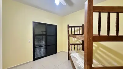 Casa - Sobrado com 3 quartos (sendo 1 suite(s)) a 0,00 metros praia.