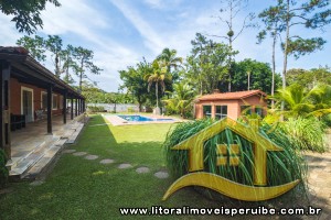 Chácara - Rural com 8 dormitórios (sendo 6 suite(s)) a 0,00 metros praia.