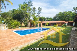 Chácara - Rural com 8 dormitórios (sendo 6 suite(s)) a 0,00 metros praia.