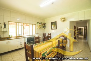 Chácara - Rural com 8 dormitórios (sendo 6 suite(s)) a 0,00 metros praia.