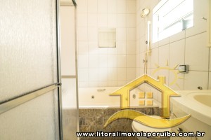 Chácara - Rural com 8 dormitórios (sendo 6 suite(s)) a 0,00 metros praia.