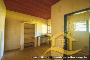 Casa para venda no bairro 64, em Peruíbe / SP.