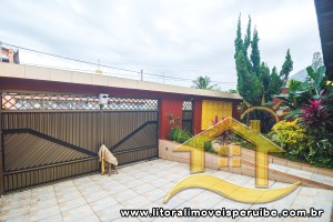 Casa - Assobradada com 4 dormitórios (sendo 4 suite(s)) a 200,00 metros praia.