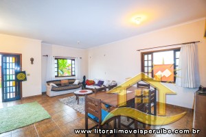 Casa - Assobradada com 4 dormitórios (sendo 4 suite(s)) a 200,00 metros praia.