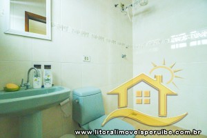 Casa - Assobradada com 4 dormitórios (sendo 4 suite(s)) a 200,00 metros praia.