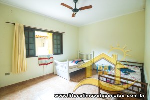 Casa - Assobradada com 4 dormitórios (sendo 4 suite(s)) a 200,00 metros praia.