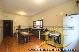 Casa - Assobradada com 4 dormitórios (sendo 4 suite(s)) a 200,00 metros praia.