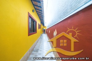 Casa - Assobradada com 4 dormitórios (sendo 4 suite(s)) a 200,00 metros praia.