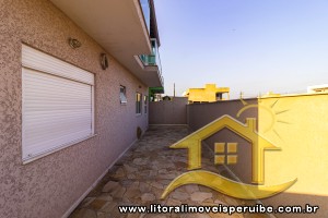 Casa para venda no bairro 50, em Peruíbe / SP.