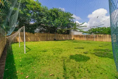 Casa - Assobradada com 5 dormitórios (sendo 3 suite(s)) a 2500,00 metros praia.