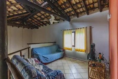 Casa - Assobradada com 5 dormitórios (sendo 3 suite(s)) a 2500,00 metros praia.
