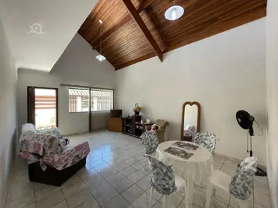 Casa - Mezanino com 3 dormitórios (sendo 1 suite(s)) a 600,00 metros praia.