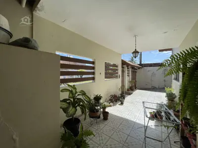 Casa - Mezanino com 3 dormitórios (sendo 1 suite(s)) a 600,00 metros praia.