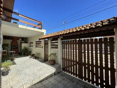 Casa - Mezanino com 3 dormitórios (sendo 1 suite(s)) a 600,00 metros praia.