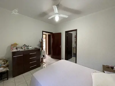 Casa - Mezanino com 3 dormitórios (sendo 1 suite(s)) a 600,00 metros praia.