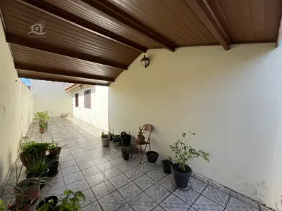 Casa - Mezanino com 3 dormitórios (sendo 1 suite(s)) a 600,00 metros praia.