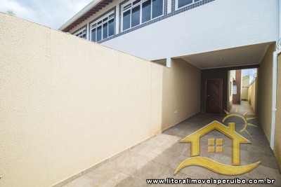 Casa - Sobreposta / alto com 2 dormitórios (sendo 1 suite(s)) a 1500 metros praia.