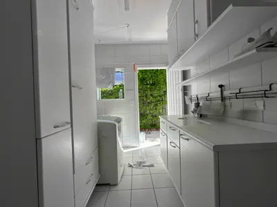 Casa - Sobrado com 4 quartos (sendo 4 suite(s)) a 0,00 metros praia.