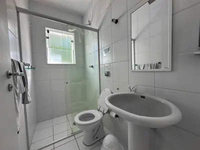 Casa - Sobrado com 4 quartos (sendo 4 suite(s)) a 0,00 metros praia.