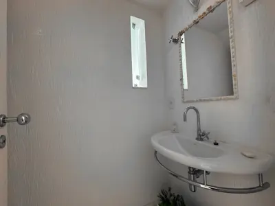Casa - Sobrado com 4 quartos (sendo 4 suite(s)) a 0,00 metros praia.